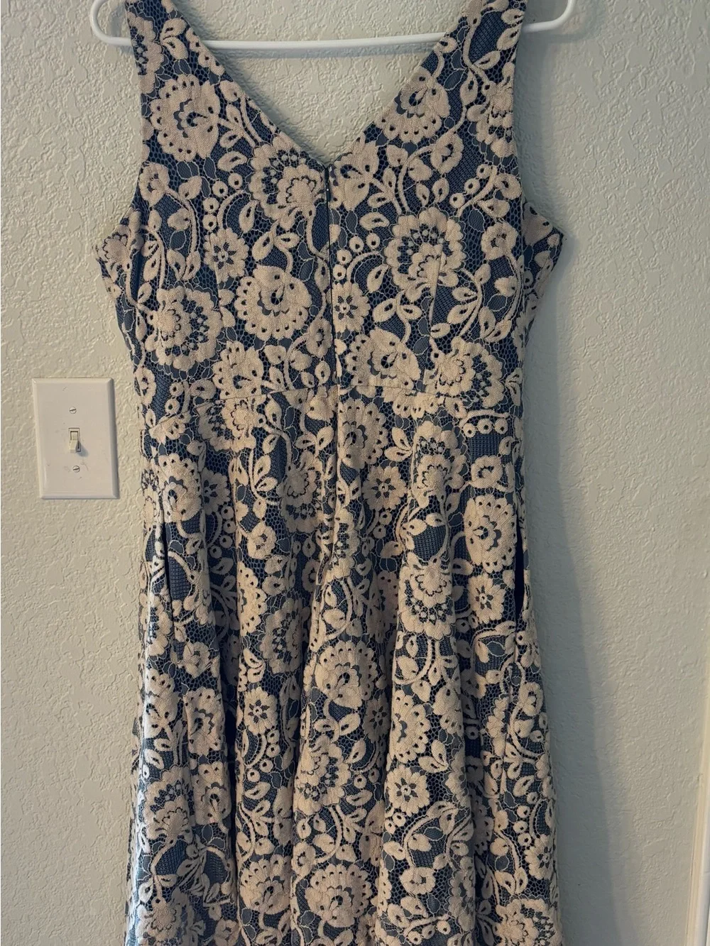 Vince Camuto Dress Size 14 Blue Cream Floral Lace V-Neck Midi A-Line Pockets EUC
